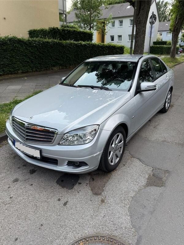 Grau Gebraucht 2009 Mercedes C180 Limousine | 8.499 € (Fairer Preis) - Bild 1/4