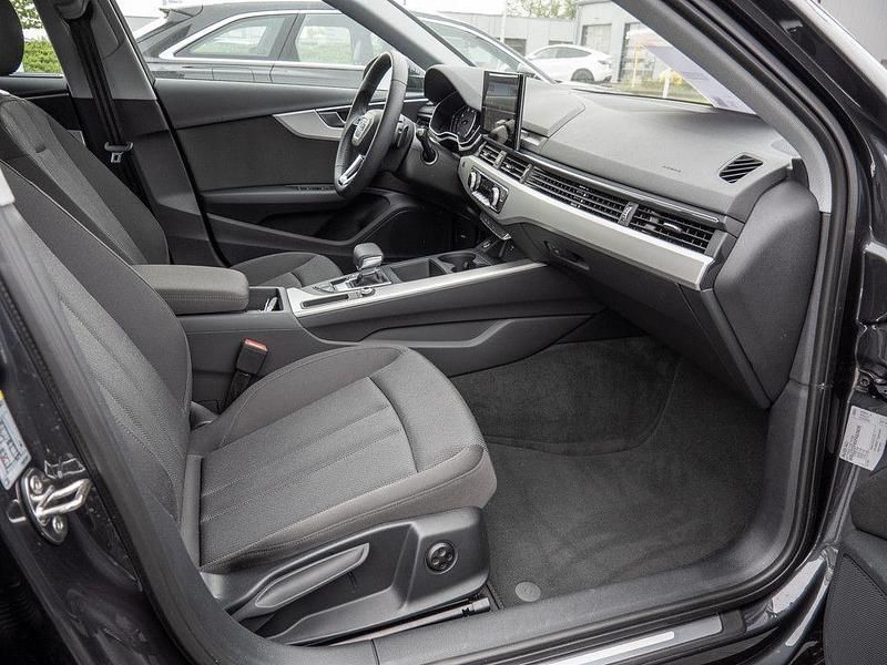 Gebraucht Audi A4 Basis 163 PS (119 kW) 2023 Grau Kombi