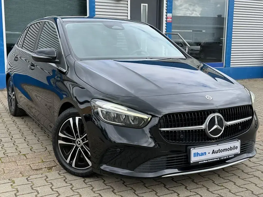 Gebraucht Mercedes B200 Progressive 150 PS (110 kW) 2023 Schwarz Van / Kleinbus