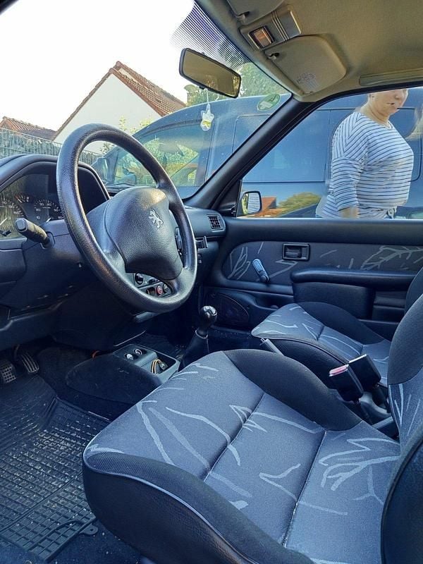 Gebraucht Peugeot 106 60 PS (44 kW) 2001 Blau Kleinwagen