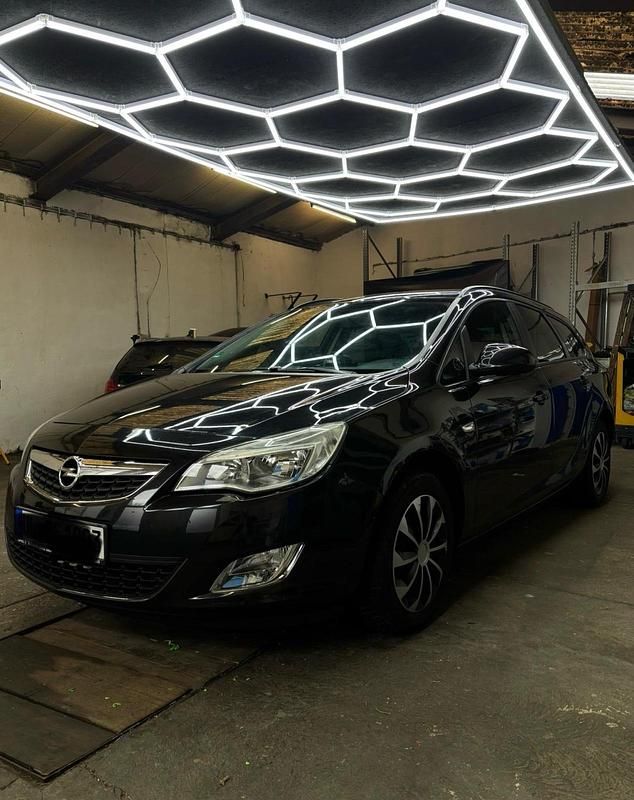 Gebraucht Opel Astra Sport 120 PS (88 kW) 2011 Schwarz Kombi