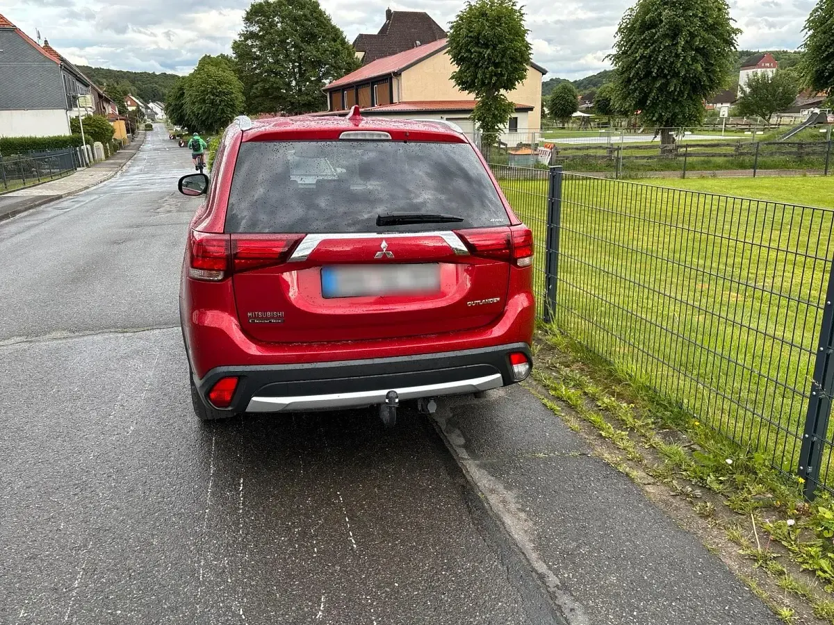 Gebraucht Mitsubishi Outlander 150 PS (110 kW) 2017 Rot SUV