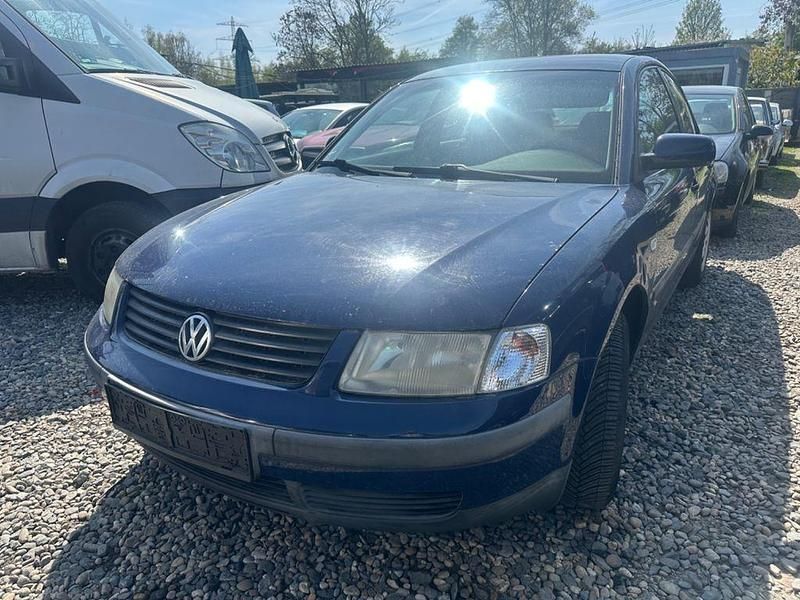 Gebraucht VW Passat 101 PS (74 kW) 1998 Blau Limousine