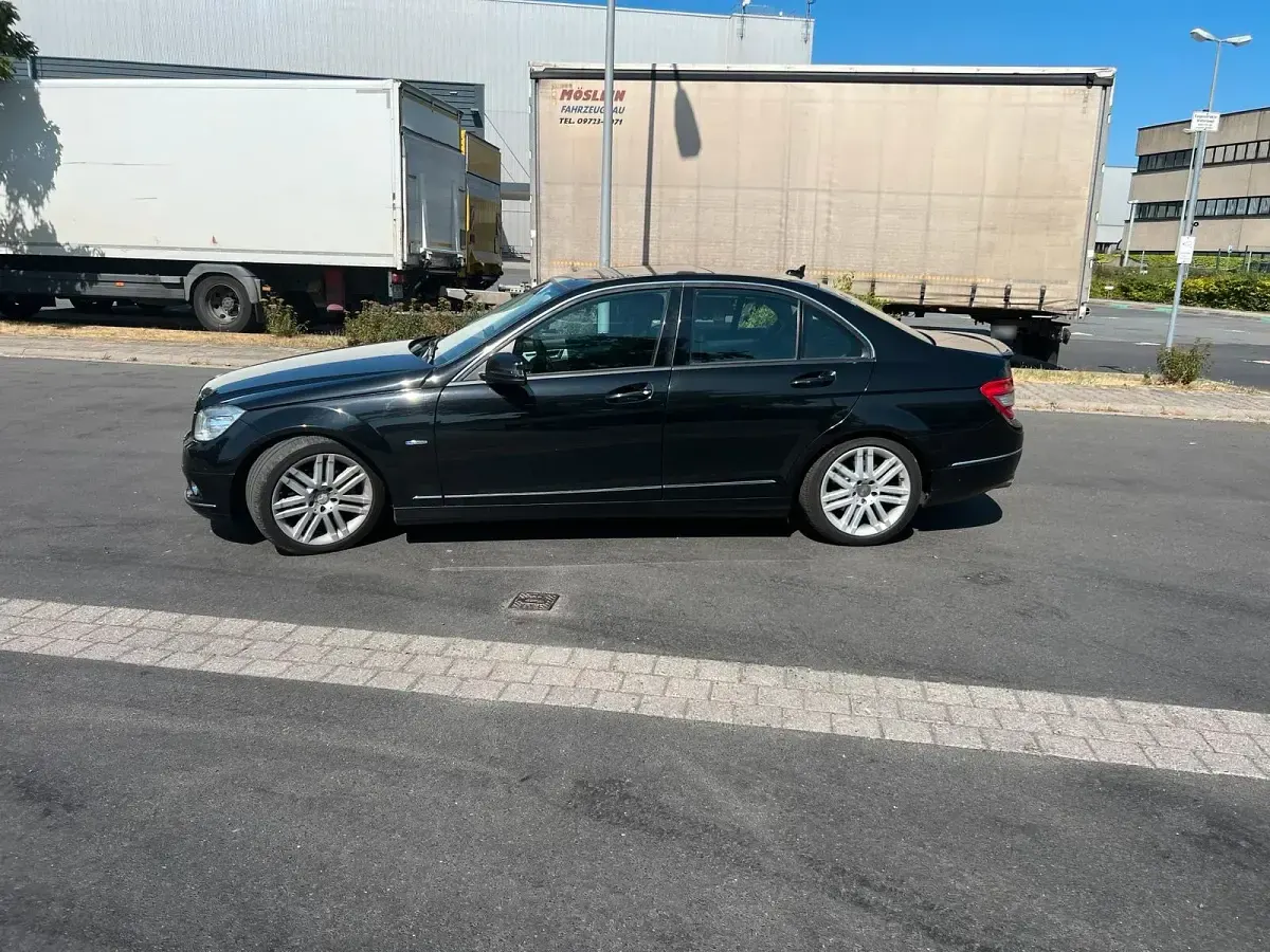 Gebraucht Mercedes C250 206 PS (151 kW) 2008 Schwarz Limousine