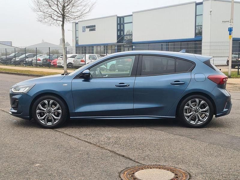 Gebraucht Ford Focus ST-Line 125 PS (91 kW) 2023 Blau Limousine