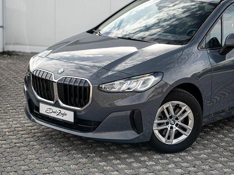 Używany BMW 220 Active Tourer Performance 170 KM (125 kW) 2025 Brązowy Minivan