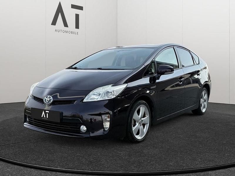 Gebraucht Toyota Prius Life 99 PS (72 kW) 2012 Rot Limousine
