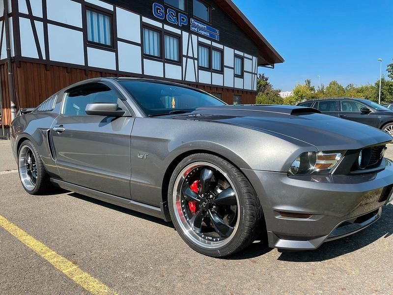 Gebraucht Ford Mustang GT 315 PS (231 kW) 2010 Grau Coupé