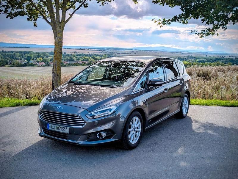 Gebraucht Ford S-MAX Titanium 150 PS (110 kW) 2017 Grau Van / Kleinbus