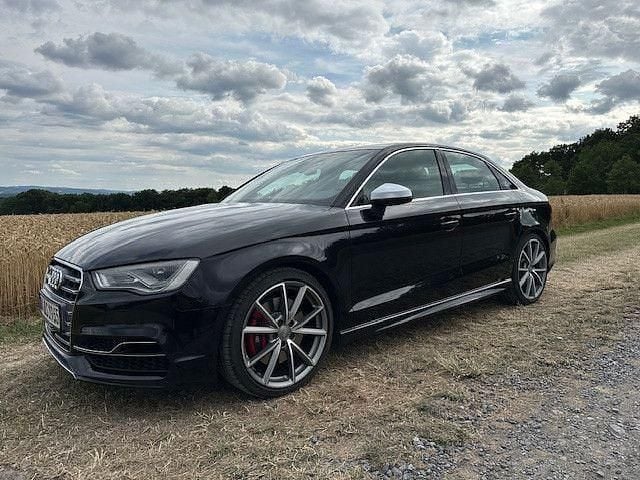 Schwarz Gebraucht 2016 Audi S3 Ambiente Limousine | 25.500 € (Guter Preis) - Bild 1/4