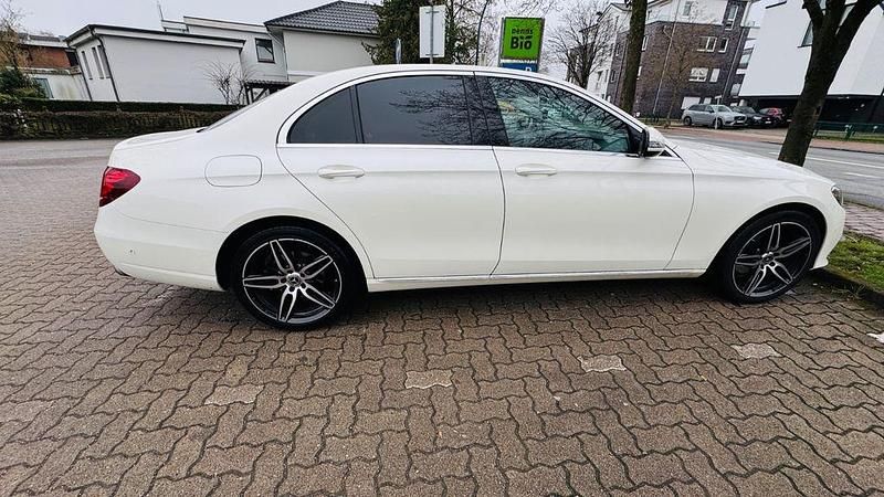 Gebraucht Mercedes E220 Avantgarde 194 PS (142 kW) 2017 Weiß Limousine