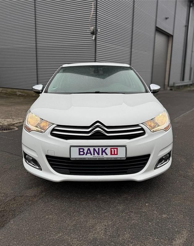 Gebraucht Citroën C4 SELECTION 114 PS (83 kW) 2014 Weiß Limousine