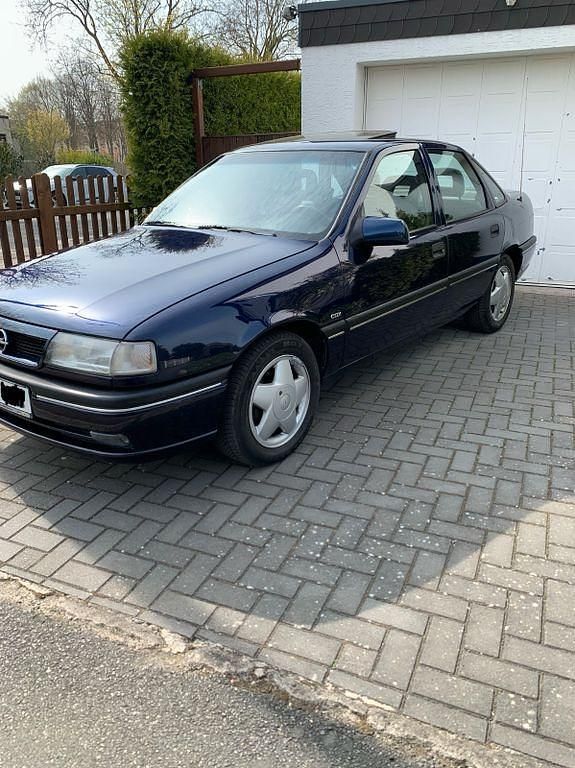 Occasion Opel Vectra 90 ch (66 kW) 1995 Bleue Berline