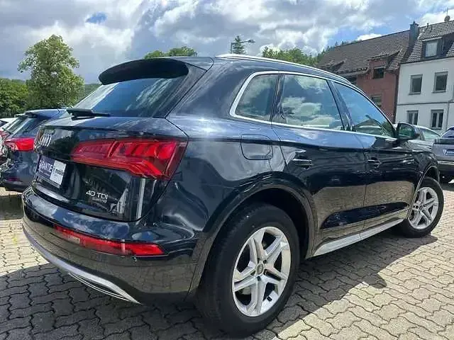 Gebraucht Audi Q5 Sport 190 PS (139 kW) 2019 Mondscheinblau metallic SUV