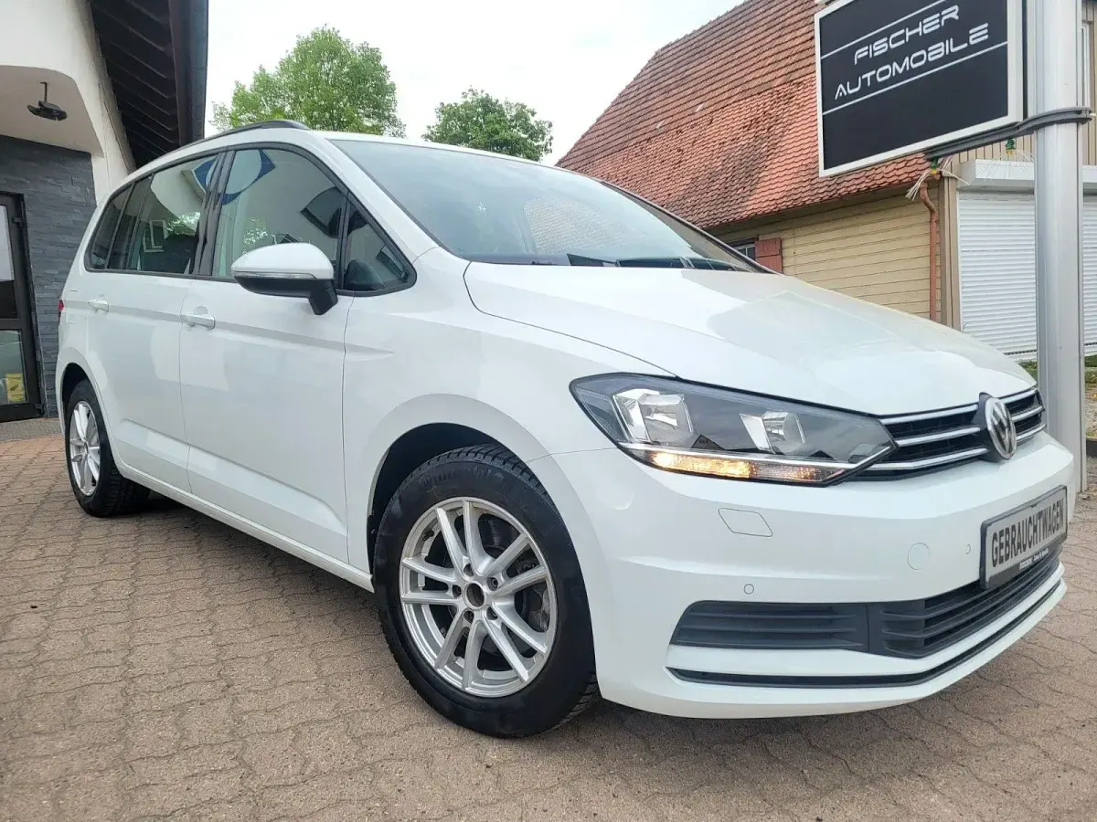 Gebraucht VW Touran 110 PS (80 kW) 2018 Weiß Van / Kleinbus