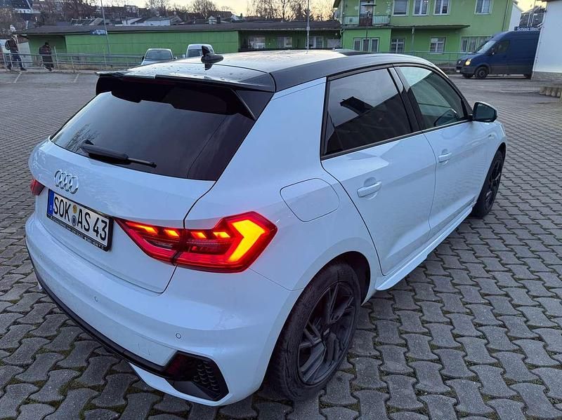 Gebraucht Audi A1 S-Line 95 PS (69 kW) 2024 Gletscherweiß metallic Kleinwagen