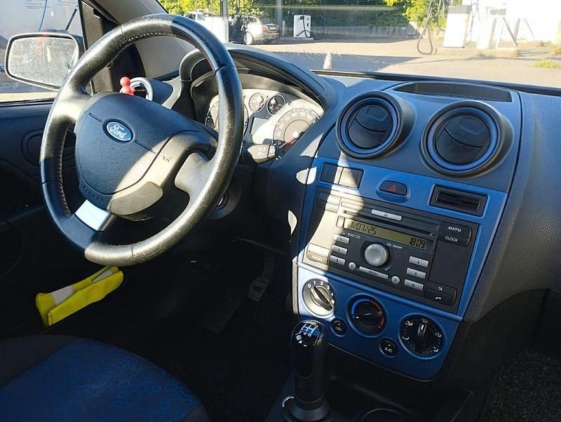 Gebraucht Ford Fiesta 69 PS (50 kW) 2008 Blau Kleinwagen