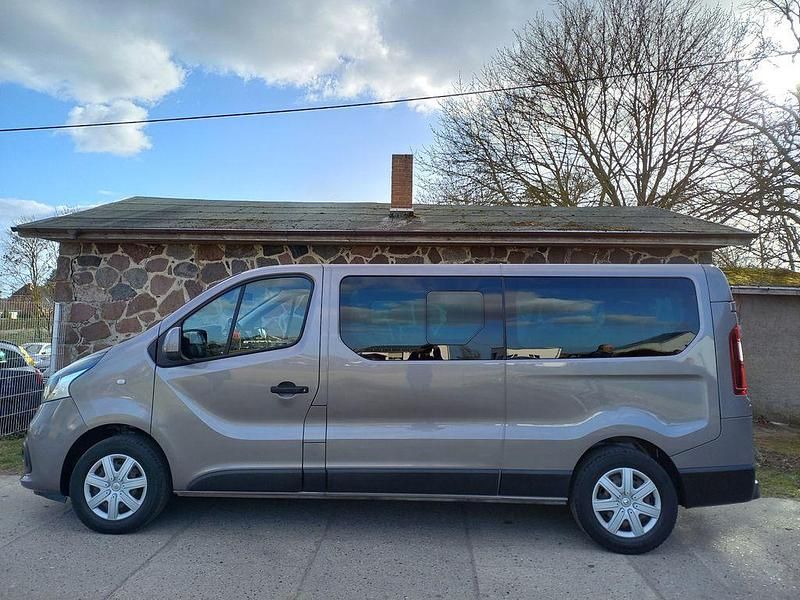 Gebraucht Renault Trafic Expression 121 PS (88 kW) 2019 Grau Van / Kleinbus