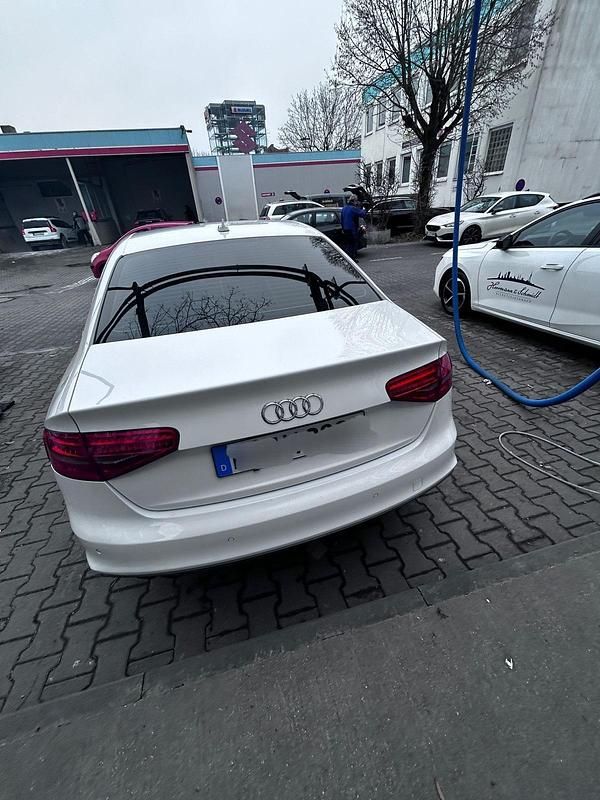 Gebraucht Audi A4 Design 220 PS (161 kW) 2014 Weiß Limousine