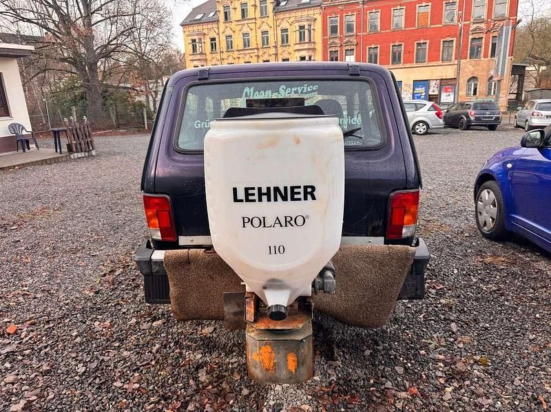 Gebraucht Lada niva 83 PS (61 kW) 2015 Blau SUV