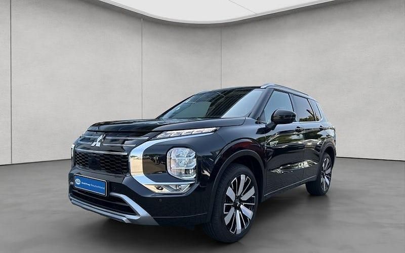 Schwarz Gebraucht 2025 Mitsubishi Outlander P-HEV Top SUV | 51.990 € - Bild 1/4