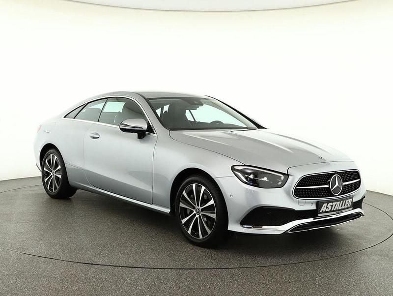 Gebraucht Mercedes E400 Avantgarde 330 PS (242 kW) 2021 Metalliclack hightechsilber Coupé