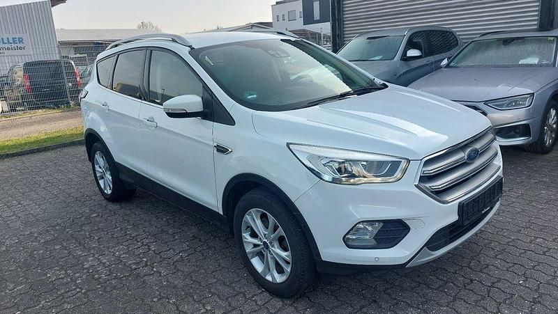 Gebraucht Ford Kuga Titanium 150 PS (110 kW) 2019 Weiß SUV