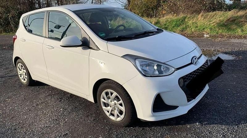 Gebraucht Hyundai i10 GO! 67 PS (49 kW) 2017 Weiß Kleinwagen