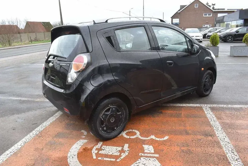 Second-hand Chevrolet Spark LS 82 CP (60 kW) 2011 Negru Hatchback