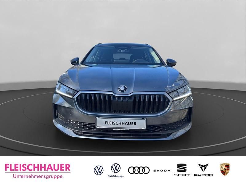 Gebraucht Skoda Superb Essence 150 PS (110 kW) 2025 Grau Kombi