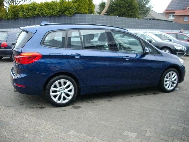 Blau Gebraucht 2017 BMW 220 Gran Tourer Advantage Van / Kleinbus | 15.990 € (Guter Preis) - Bild 1/4