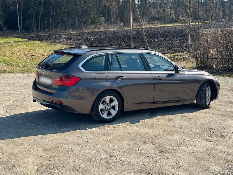 Gebraucht BMW 320 184 PS (135 kW) 2013 Braun Kombi