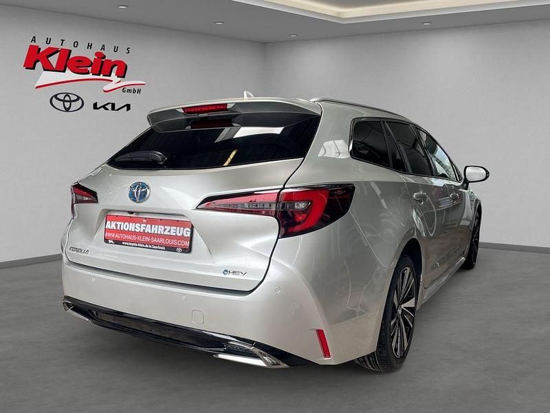 Neu Toyota Corolla 141 PS (103 kW) 2025 Silber Kombi