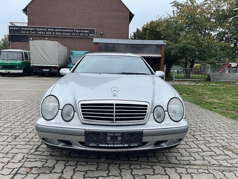 Gebraucht Mercedes CLK200 136 PS (100 kW) 1997 Silber Coupé