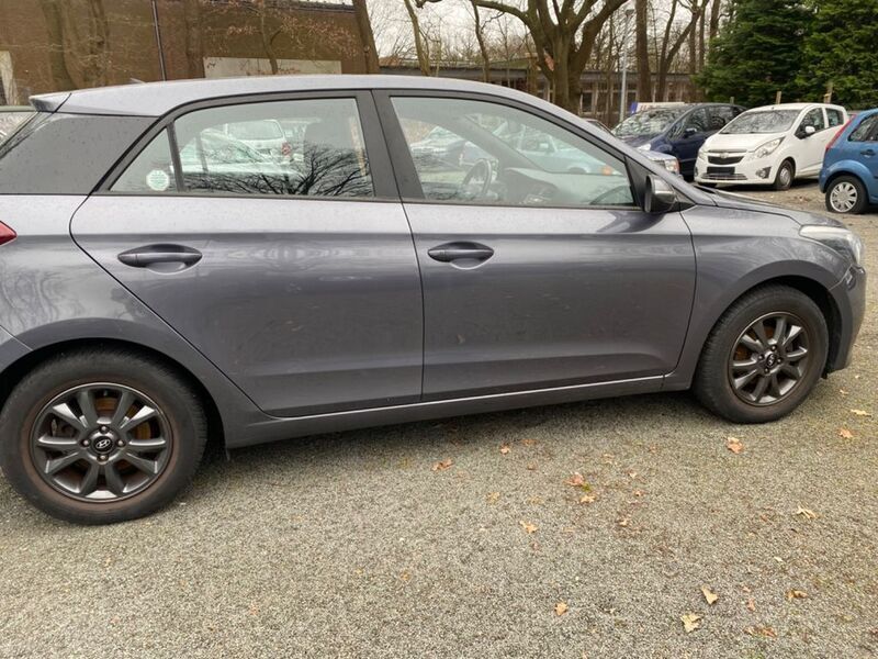 Gebraucht Hyundai i20 YES! 84 PS (61 kW) 2017 Grau Limousine