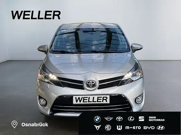 Gebraucht Toyota Verso Edition-S 147 PS (108 kW) 2017 Silber Van / Kleinbus