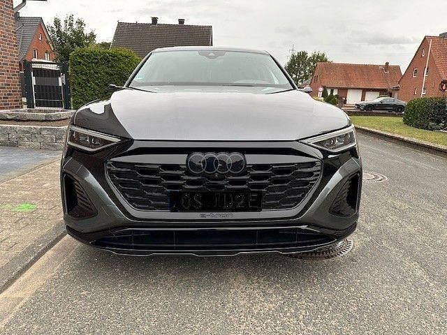Grau Gebraucht 2023 Audi Q8 e-tron S-Line SUV | 51.900 € (Guter Preis) - Bild 1/4