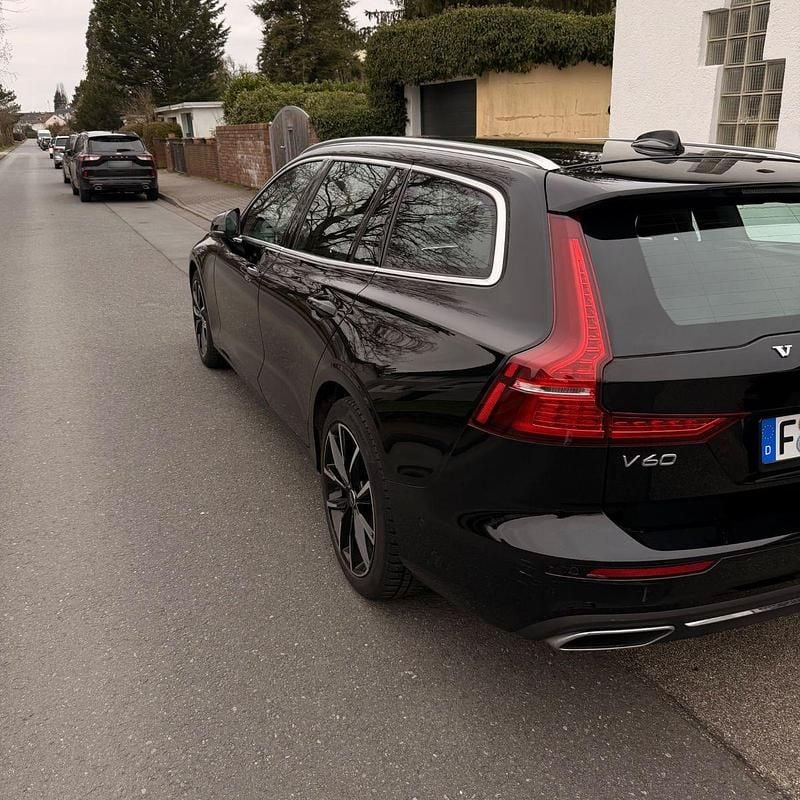Gebraucht Volvo V60 Inscription 197 PS (144 kW) 2020 Schwarz Kombi