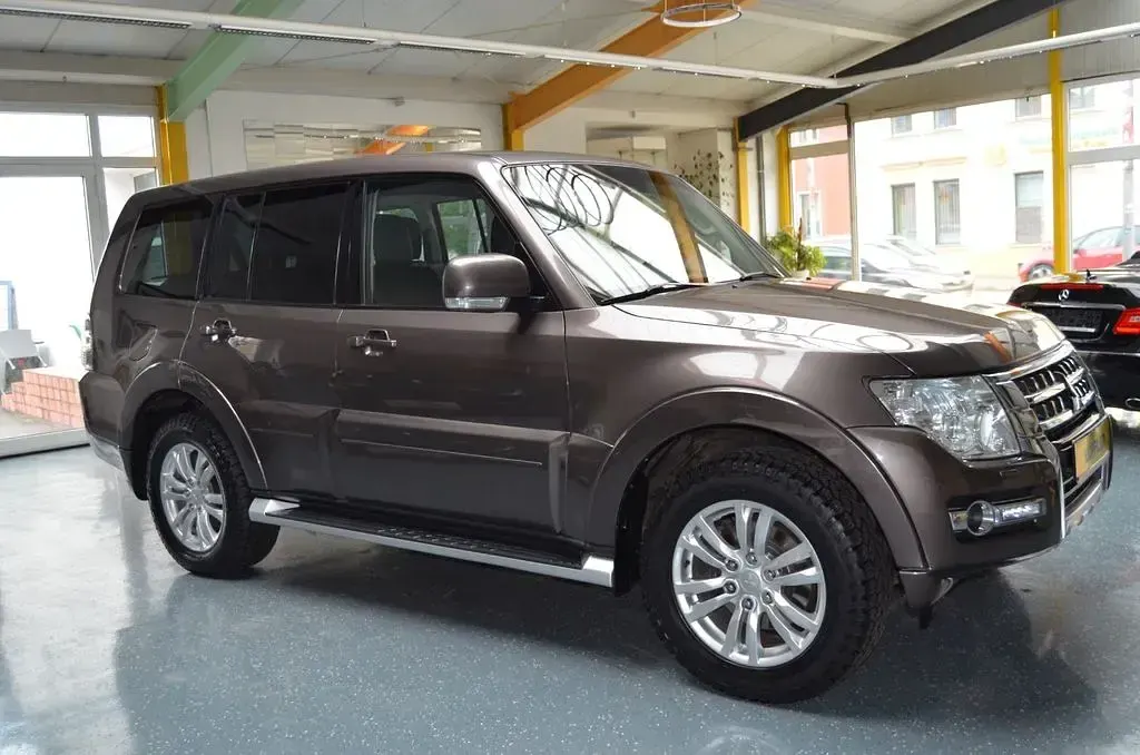 Gebraucht Mitsubishi Pajero 190 PS (139 kW) 2016 Braun SUV
