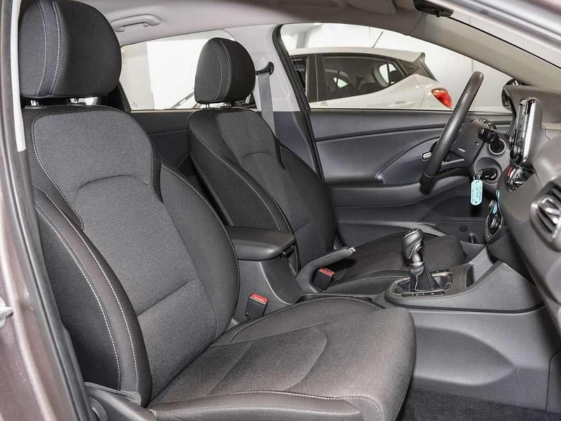 Silky bronze / met Gebraucht 2022 Hyundai i30 Trend Limousine | 13.875 € (Fairer Preis) - Bild 1/1