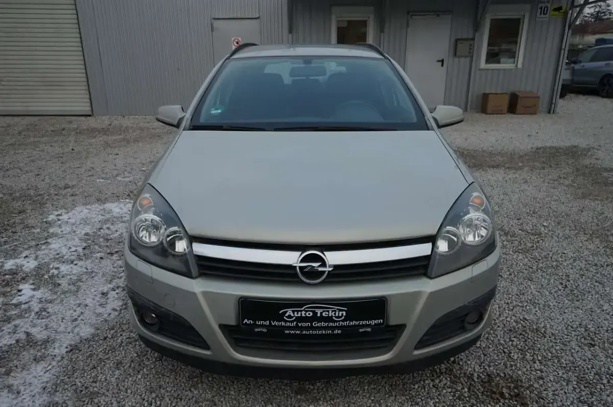 Gebraucht Opel Astra Edition 105 PS (77 kW) 2005 Pannacotta m2 Kombi