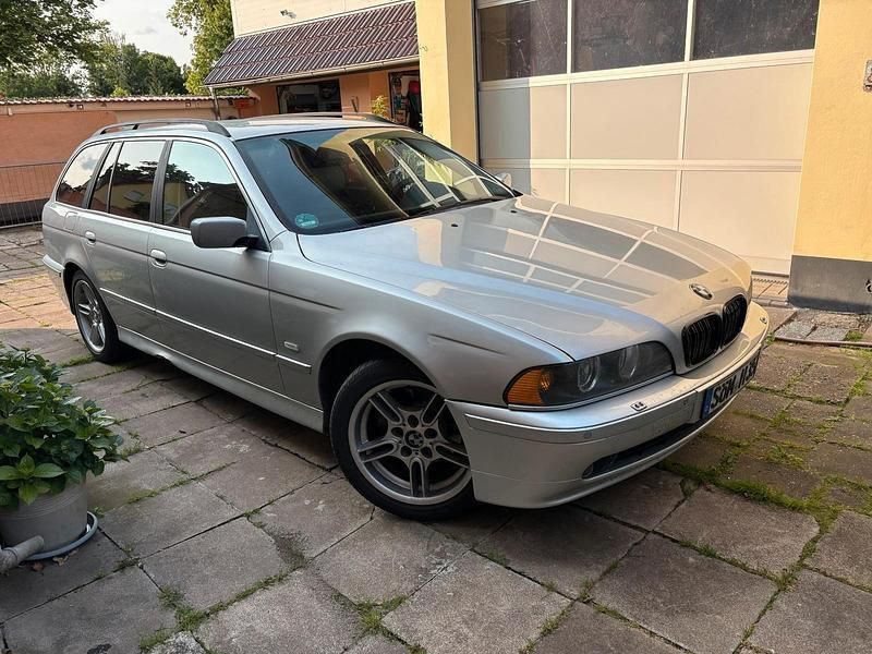 Silber Gebraucht 2001 BMW 520 Kombi | 2.500 € (Fairer Preis) - Bild 1/4