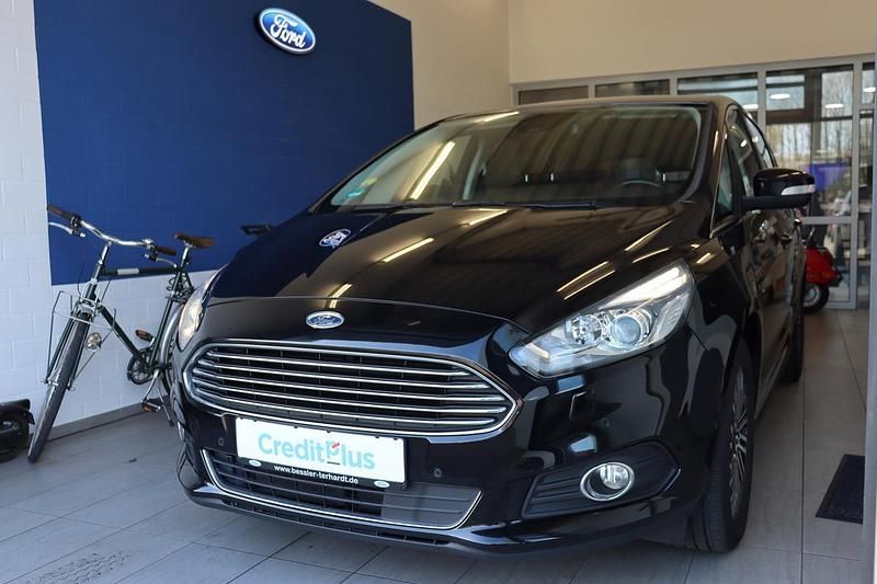 Gebraucht Ford S-MAX Titanium 150 PS (110 kW) 2019 Schwarz metallic Van / Kleinbus