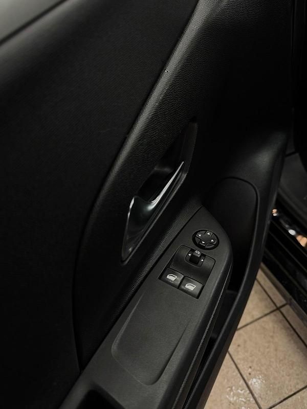 Gebraucht Opel Corsa 75 PS (55 kW) 2022 Schwarz Kleinwagen