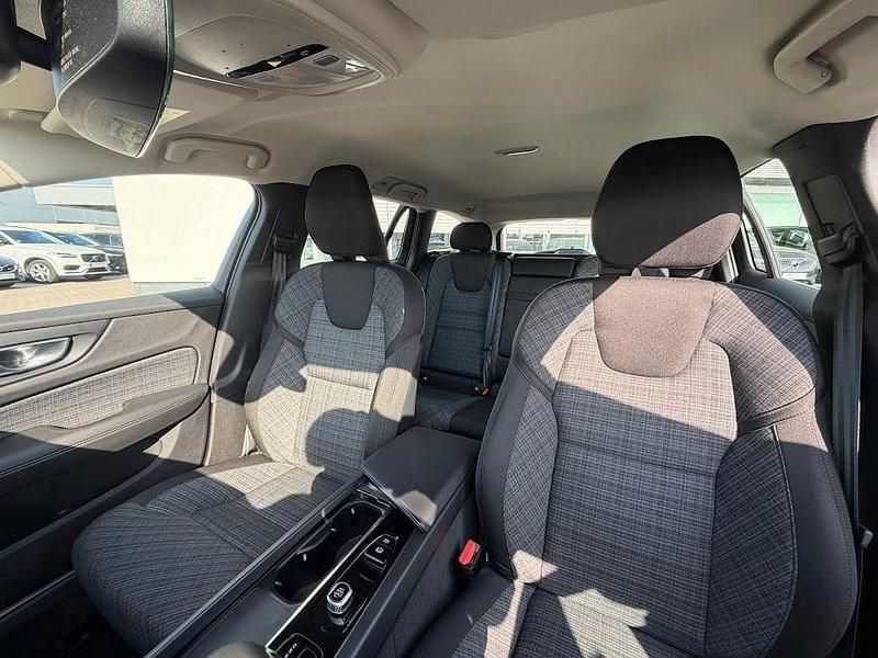 Gebraucht Volvo V60 Core 197 PS (144 kW) 2024 Grau Kombi
