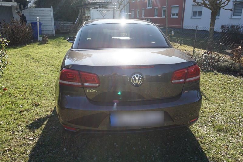 Gebraucht VW Eos 122 PS (89 kW) 2012 Braun Cabrio