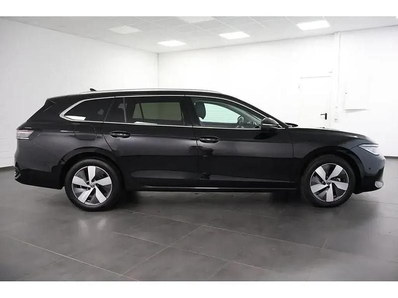 Gebraucht VW Passat Elegance 150 PS (110 kW) 2025 Schwarz Kombi
