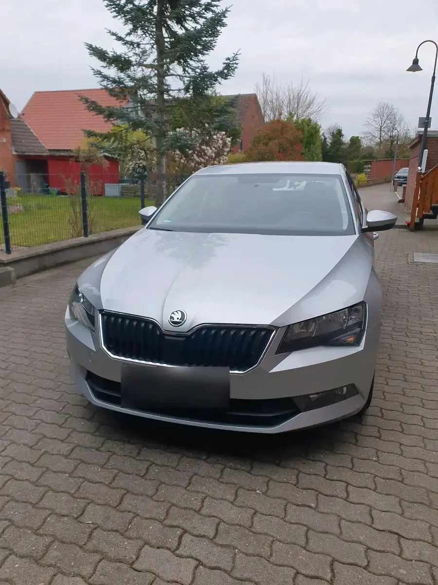Gebraucht Skoda Superb 125 PS (91 kW) 2018 Silber Limousine