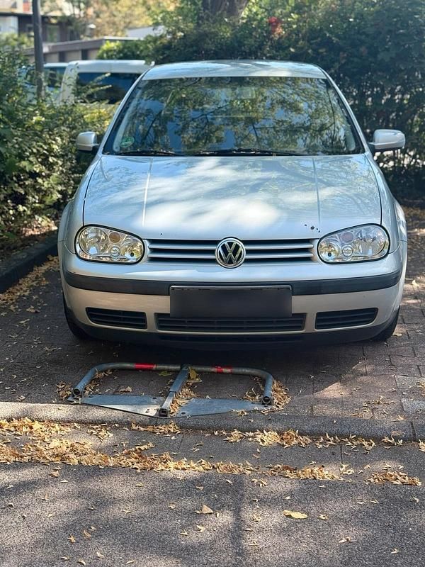 Silber Gebraucht 1999 VW Golf IV Kleinwagen | 500 € (Superpreis) - Bild 1/4