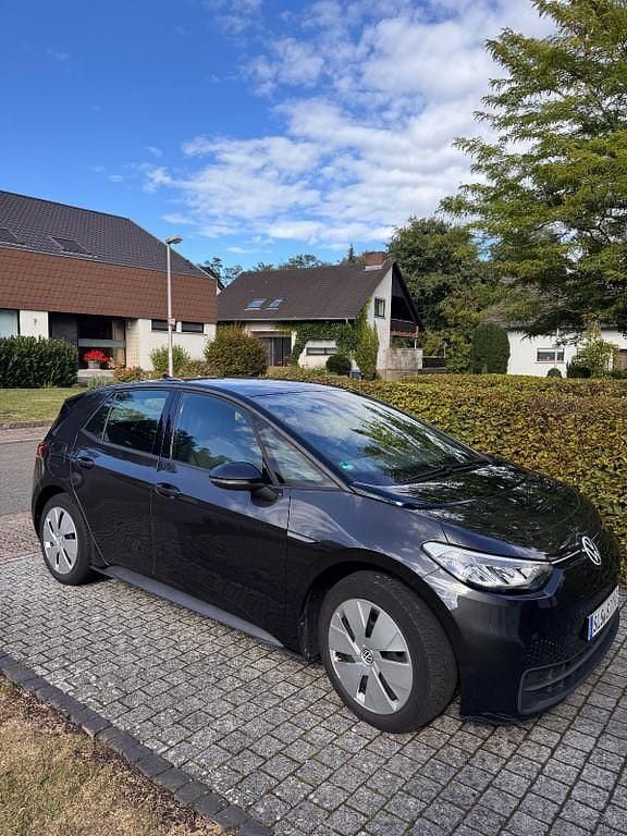 Schwarz Gebraucht 2021 VW ID.3 Pure Kleinwagen | 14.900 € (Superpreis) - Bild 1/4